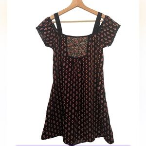 XHILARATION PATTERNED DRESS SIZE SMALL